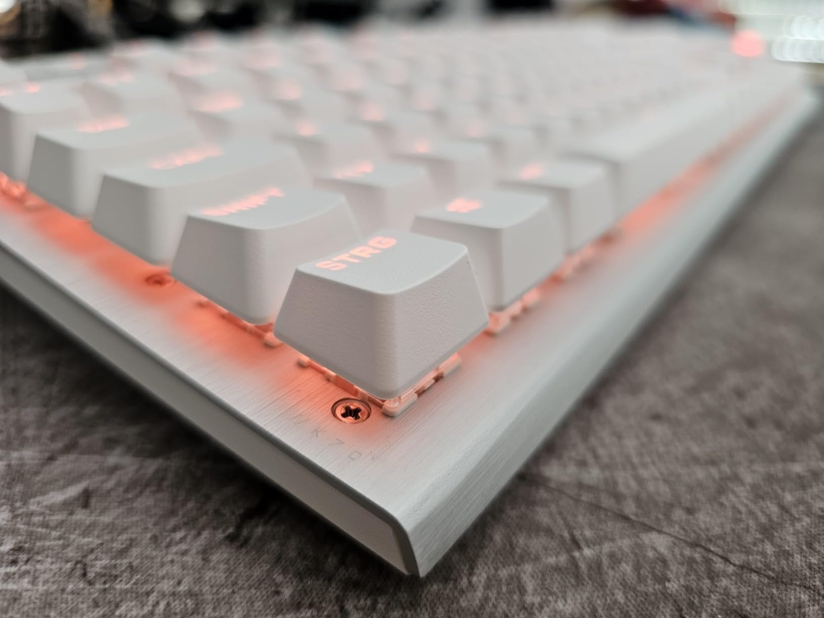 Esports-reif in Weiß