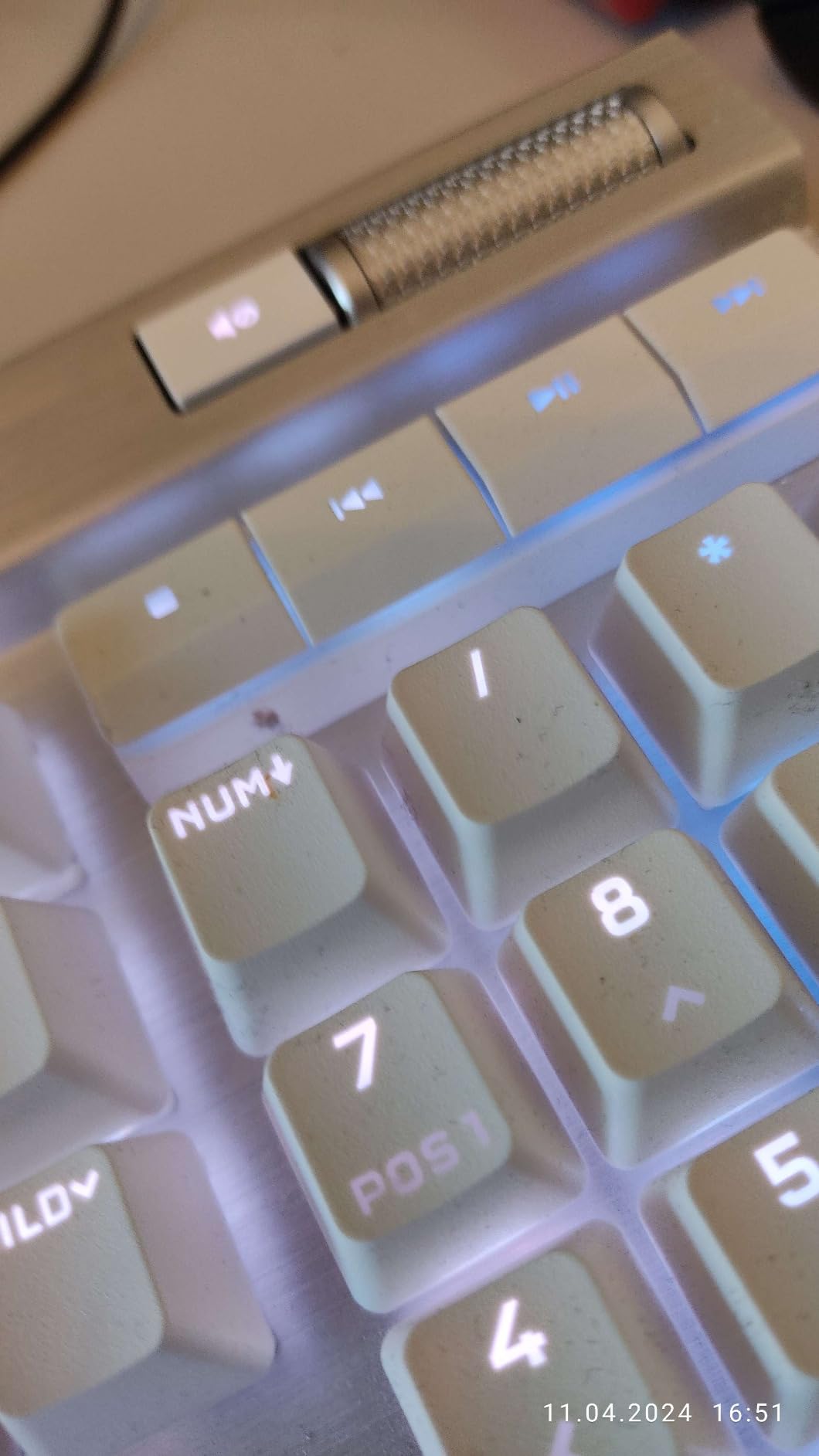 Eine Taste defekt nach vier Wochen