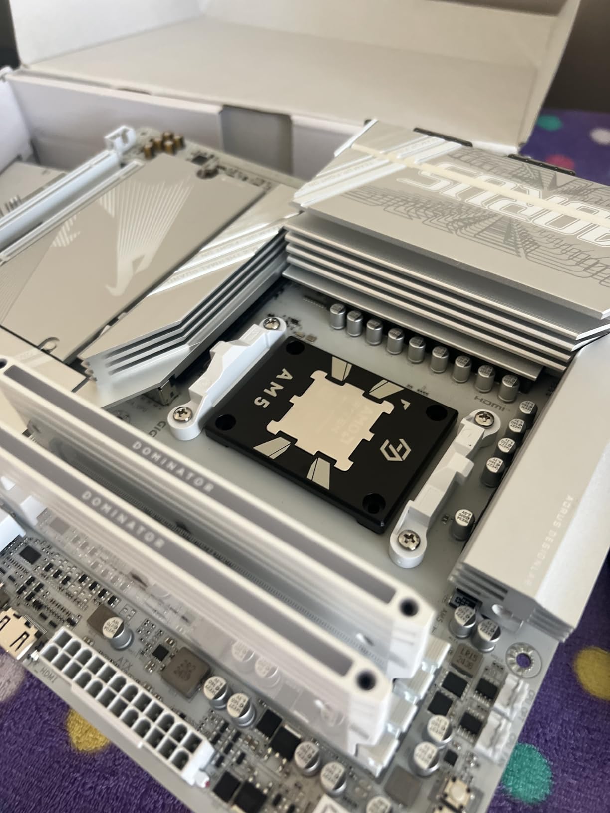 Top-RAM mit kleinem iCUE-Haken