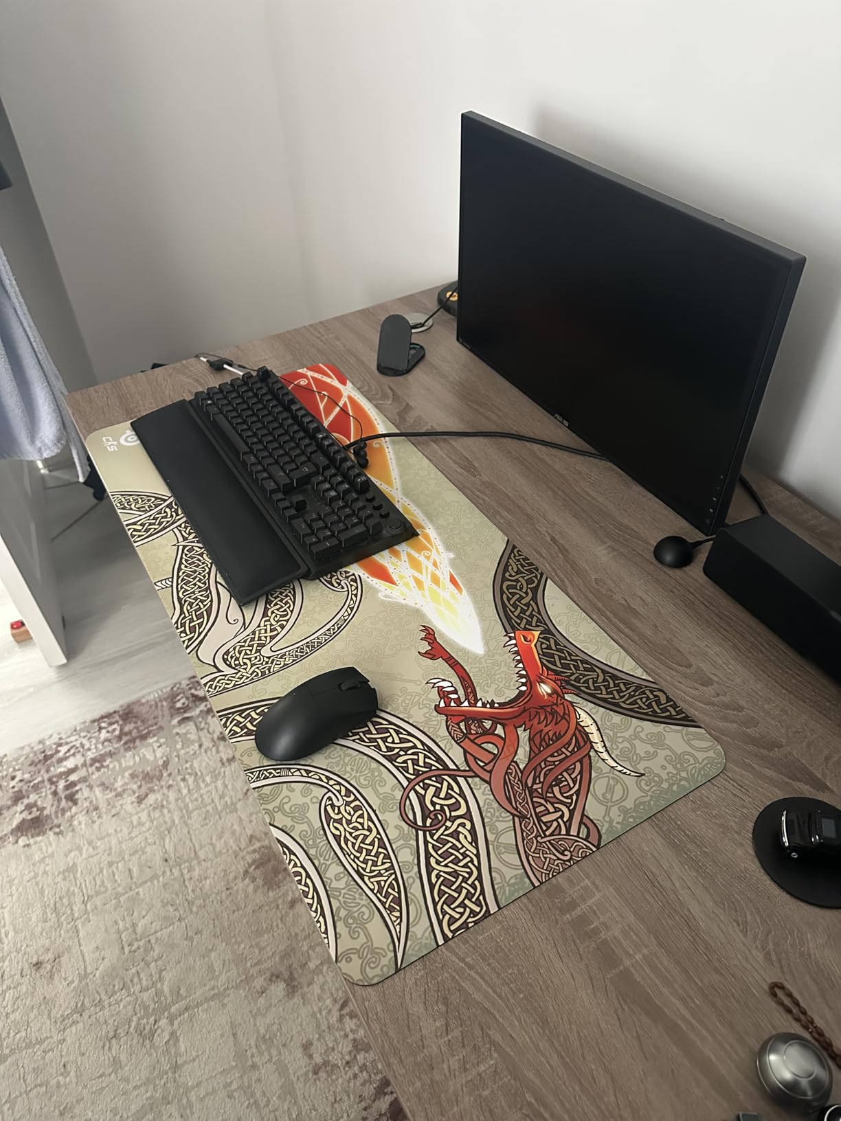 Dragon Lore auf dem Schreibtisch
