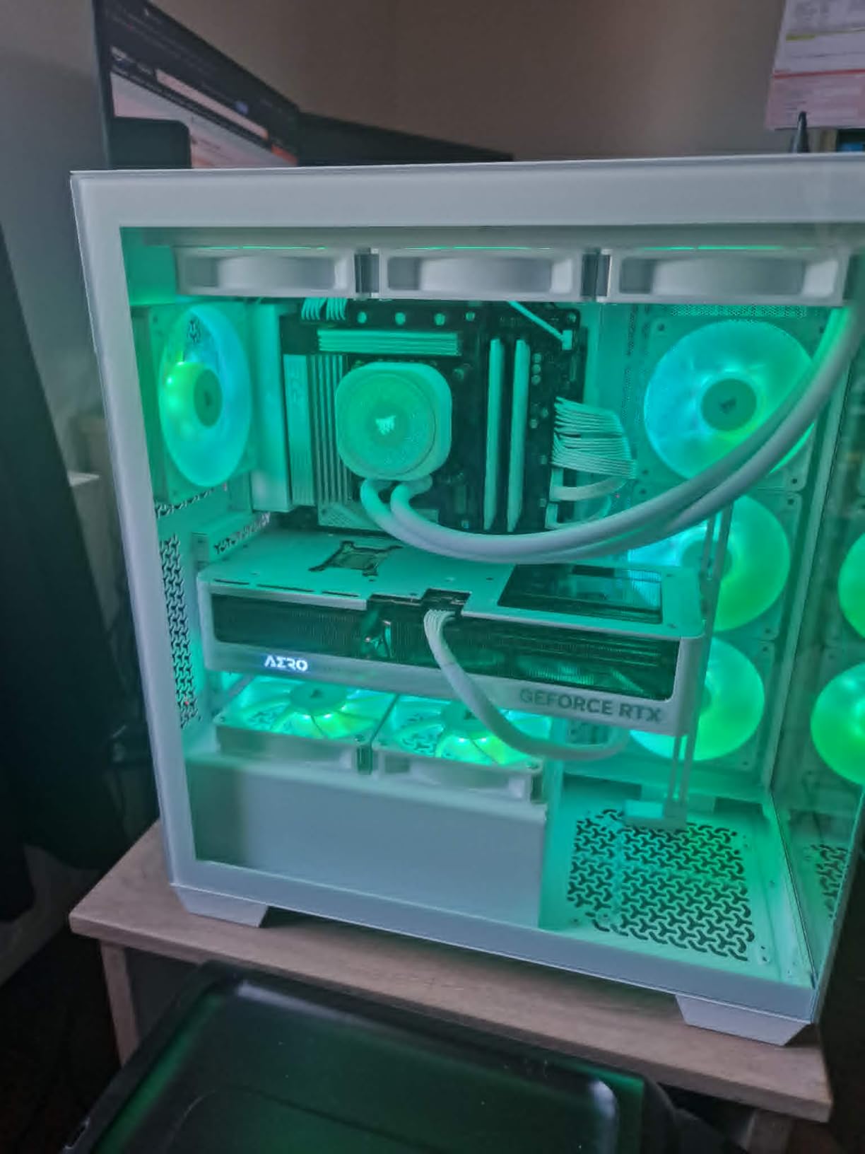Sehr gut, Anschlüsse direkt am Mainboard