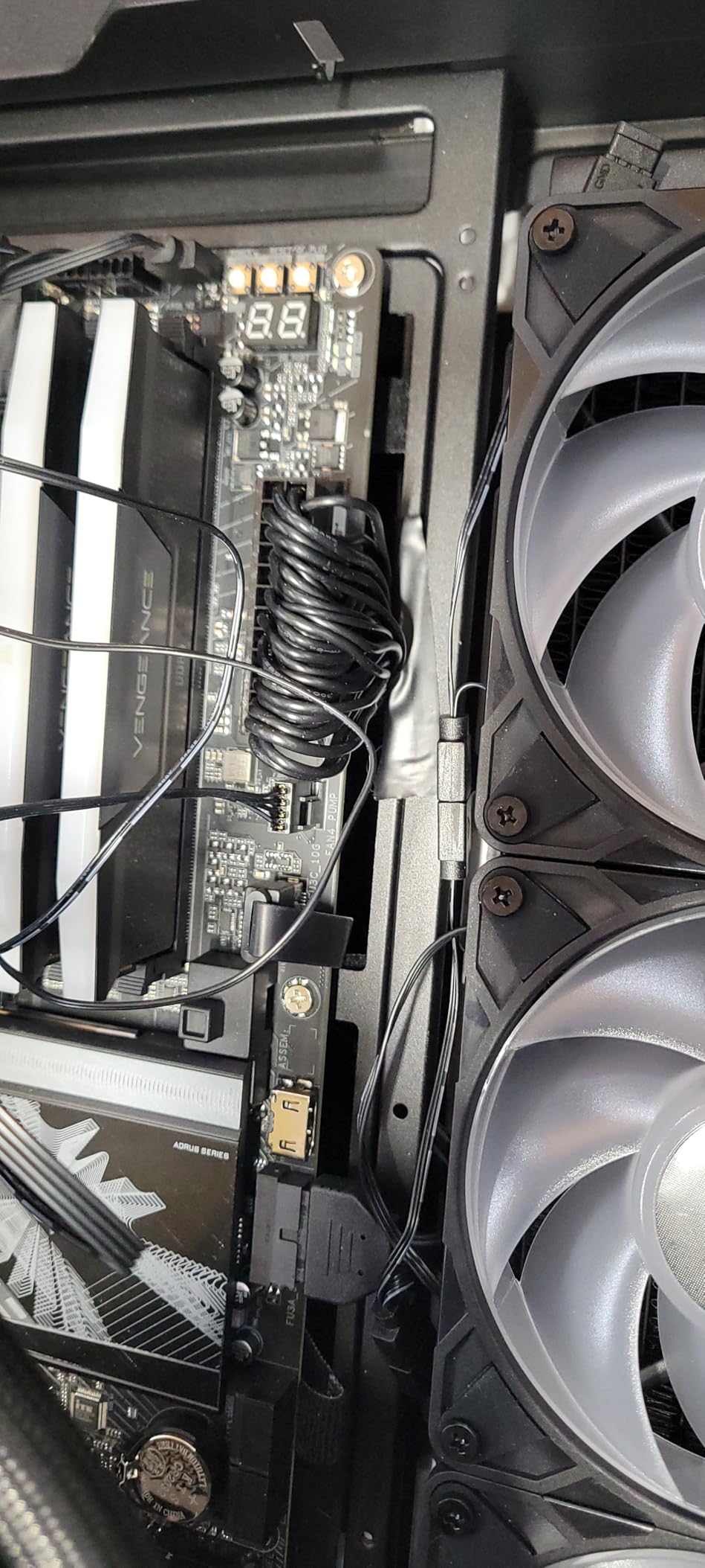 Solides Mid-Tower mit netten Extras