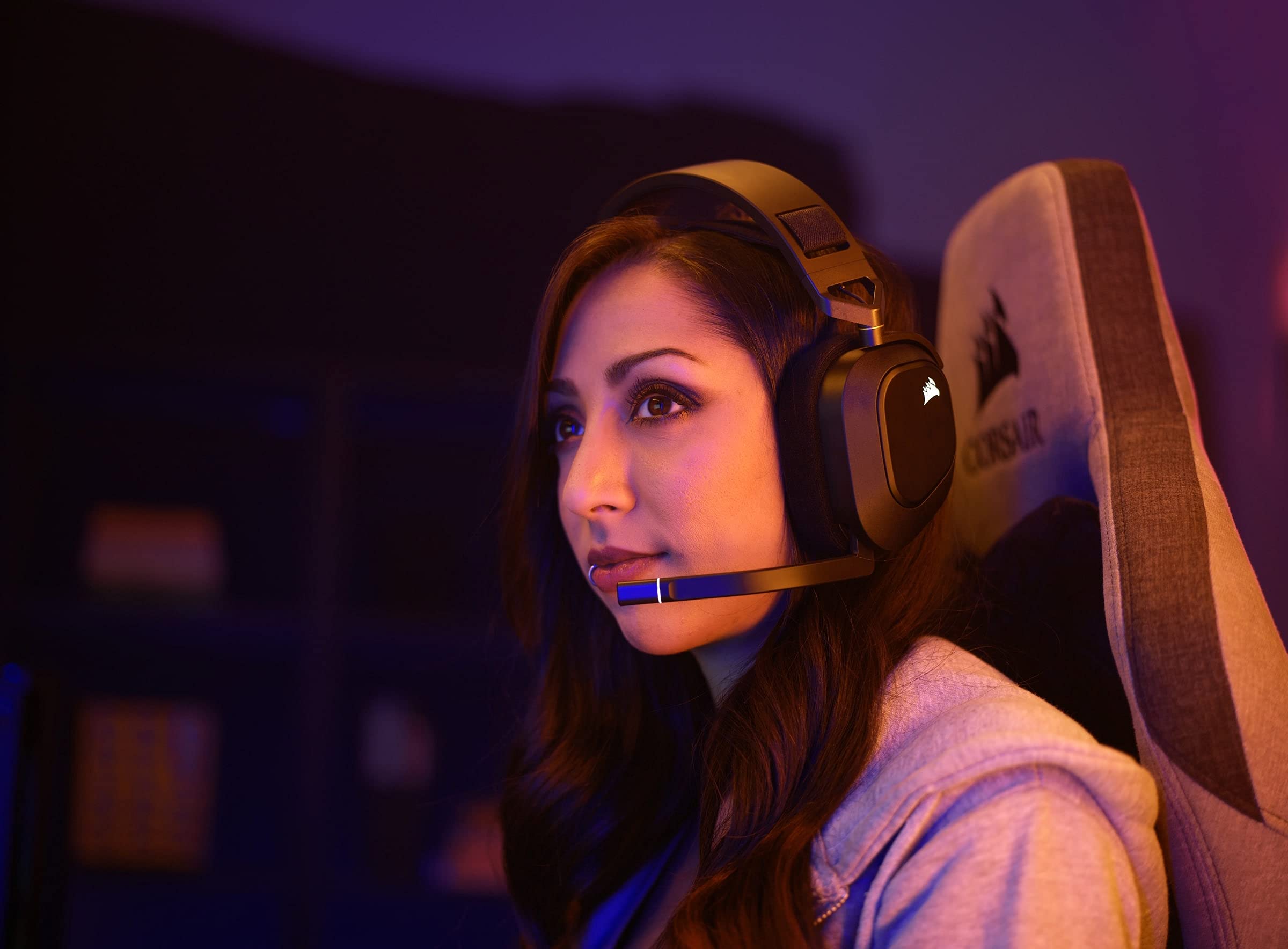 corsair-hs80-rgb-wireless-gaming-headset-carbon-dolby-atmos-slipstream-wireless- image 2