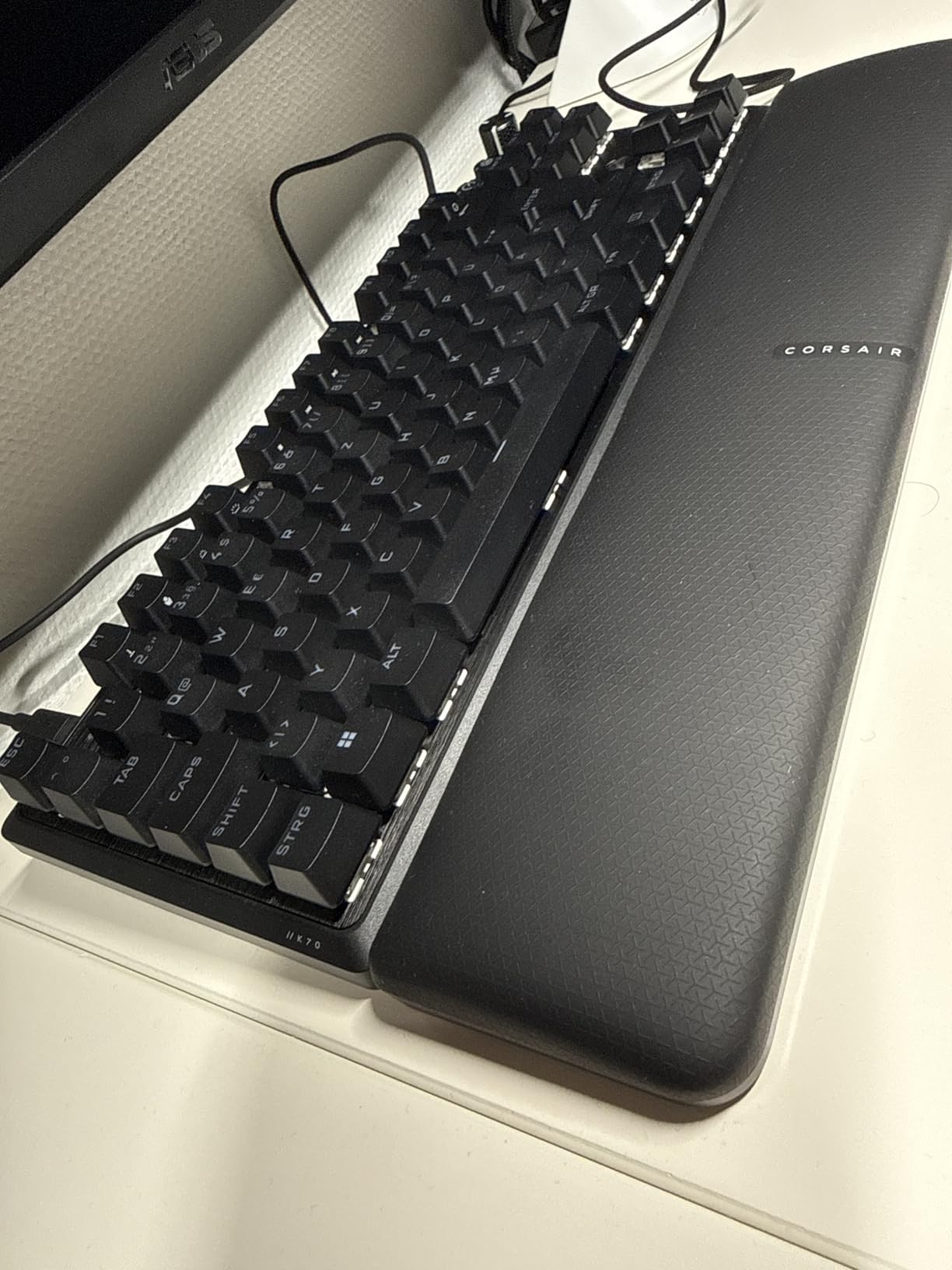 Gute Tastatur, aber gewöhnungsbedürftig